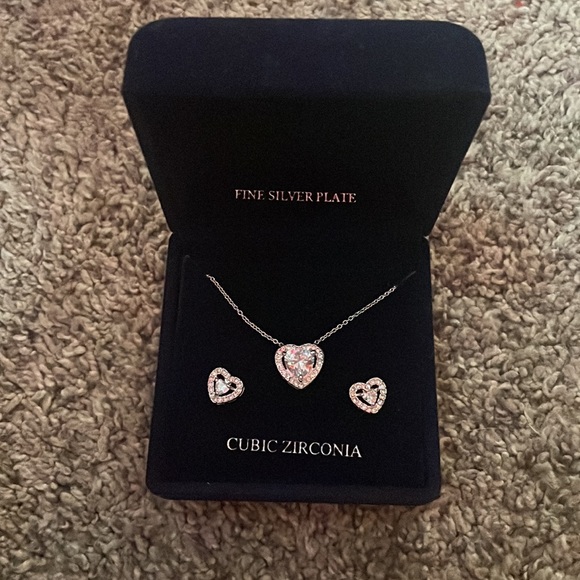 Sterling silver earrings with diamonds and a sterling silver necklace - Picture 2 of 4